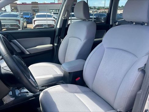 Used 2018 Subaru Forester 2.5i Premium w/ All-Weather Package AWD/4WD image 9