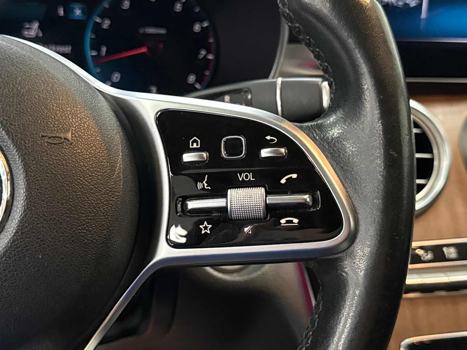 Used 2019 Mercedes-Benz C 300 Sedan image 23