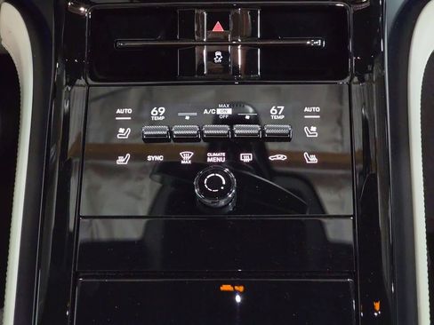 Used 2025 Porsche Panamera 4 E-Hybrid image 19