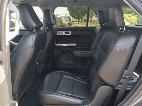 Certified 2022 Ford Explorer Limited w/ Equipment Group 301A RWD image 12