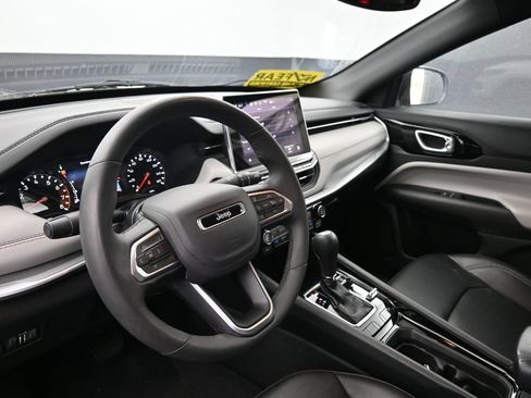 Used 2025 Jeep Compass Limited AWD/4WD image 20