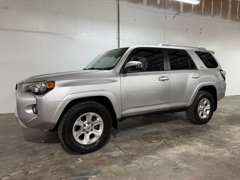 Used 2017 Toyota 4Runner SR5 RWD image 23