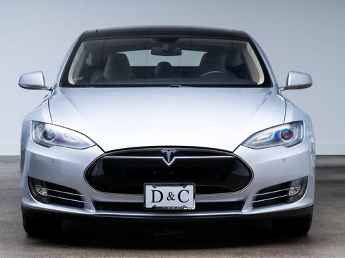 Used 2014 Tesla Model S 85 RWD image 2