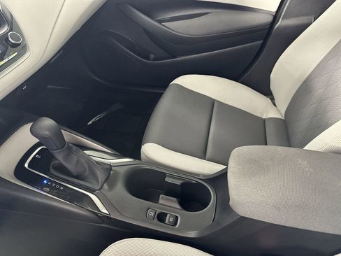 Used 2025 Toyota Corolla LE image 25