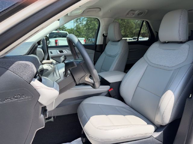 Used 2026 Ford Explorer Active w/ Active Comfort Package RWD image 7
