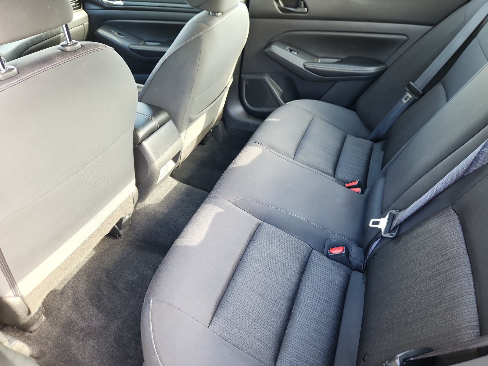 Used 2025 Nissan Altima 2.5 SV FWD image 11