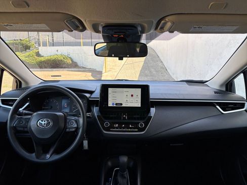 Used 2025 Toyota Corolla LE image 31