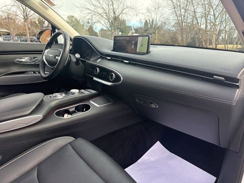 Certified 2022 Genesis GV70 2.5T w/ Advanced Package image 35