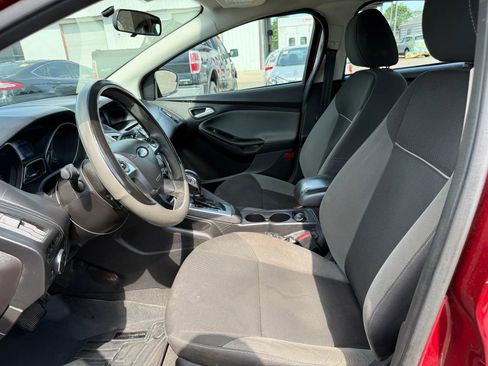 Used 2014 Ford Focus SE image 2