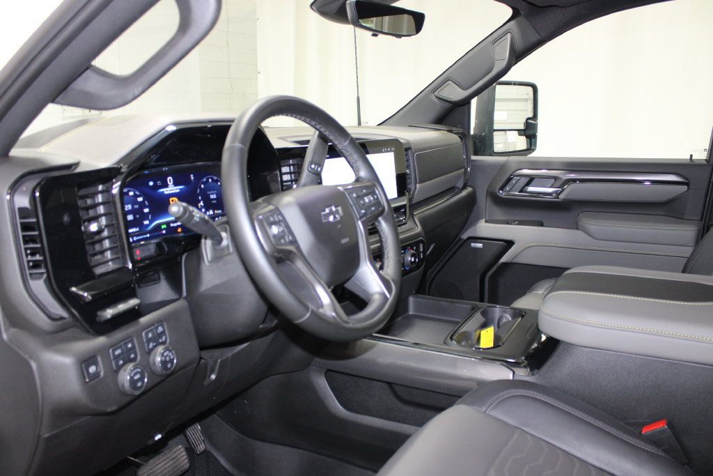 Used 2025 Chevrolet Silverado 2500 ZR2 w/ Technology Package AWD/4WD image 27
