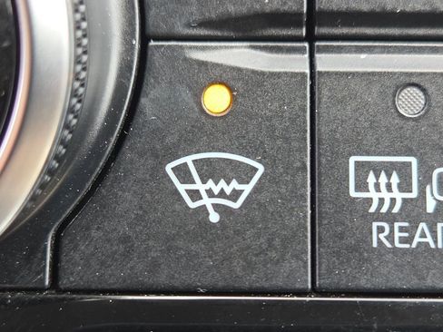 Used 2023 Toyota Highlander XLE AWD/4WD image 14