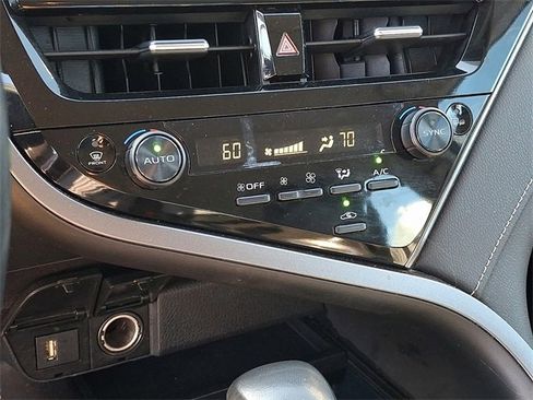 Used 2024 Toyota Camry SE image 10