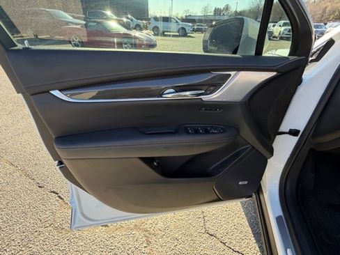 Used 2024 Cadillac XT6 Sport w/ LPO, Onyx Lite Package AWD/4WD image 21