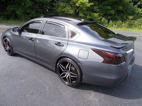 Used 2013 Nissan Altima 3.5 SL w/ Technology Pkg FWD image 5