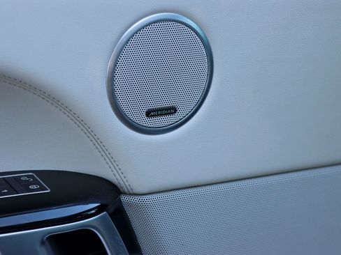 Used 2015 Land Rover Range Rover HSE image 20