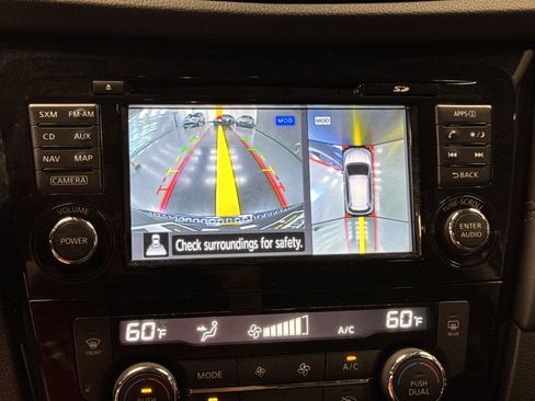 Used 2017 Nissan Rogue SL image 11