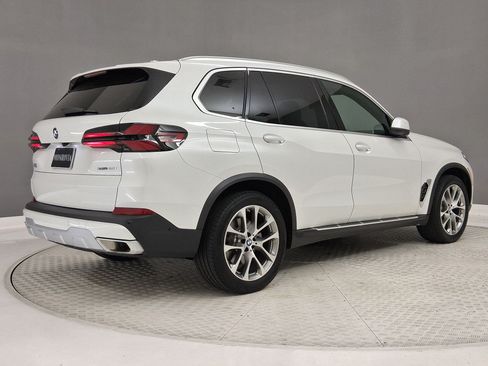 Used 2025 BMW X5 xDrive40i w/ Parking Assistance Package AWD/4WD image 9