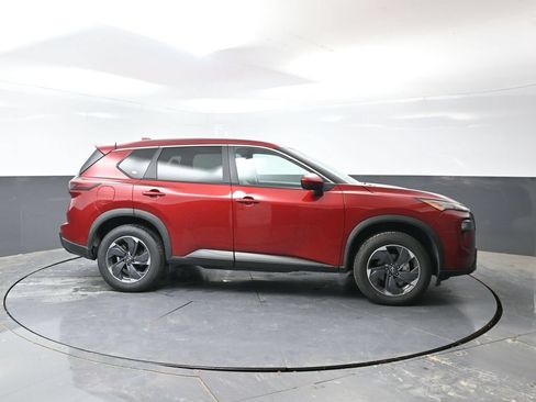 Used 2025 Nissan Rogue SV FWD image 3