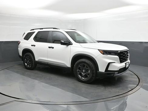 New 2025 Honda Pilot TrailSport image 17