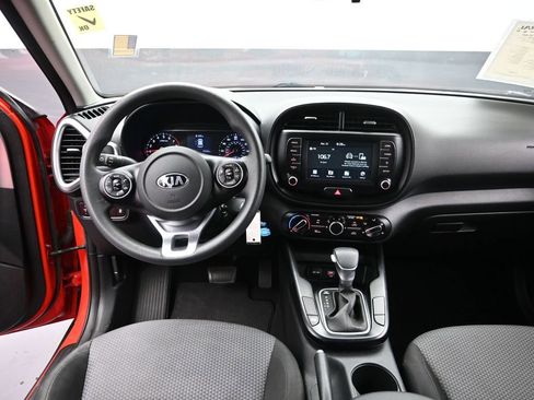 Used 2021 Kia Soul LX FWD image 17