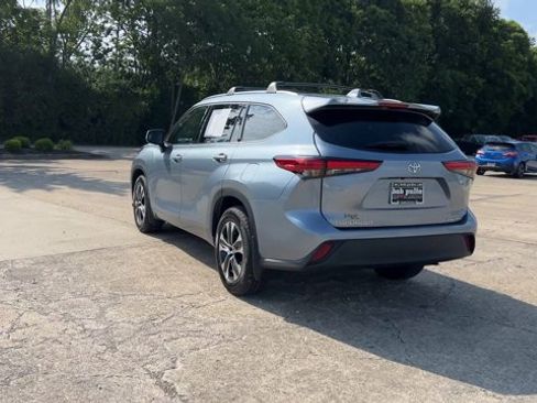 Used 2021 Toyota Highlander XLE AWD/4WD image 7