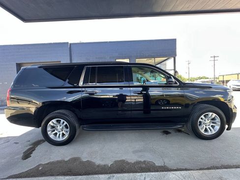 Used 2019 Chevrolet Suburban LT RWD image 9