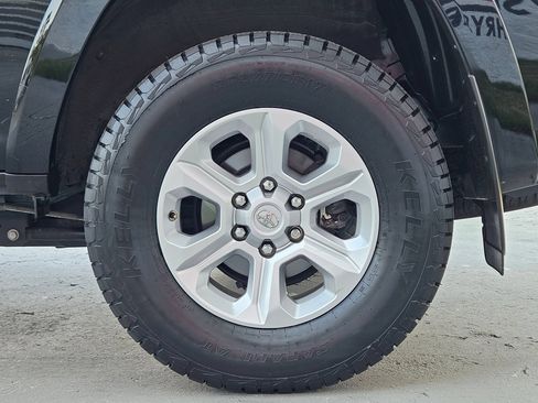 Used 2024 Toyota 4Runner SR5 Premium w/ Moonroof Package AWD/4WD image 28
