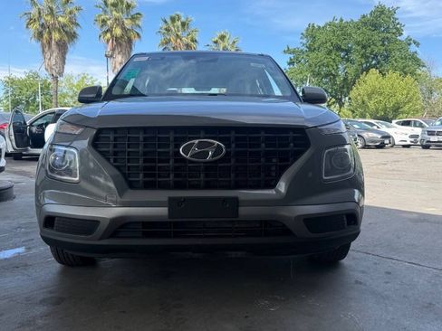 Used 2020 Hyundai Venue SE FWD image 25