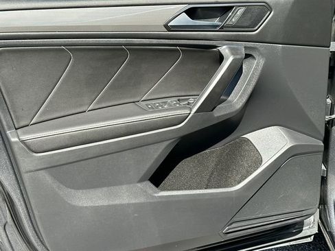 Used 2023 Volkswagen Tiguan SE image 6