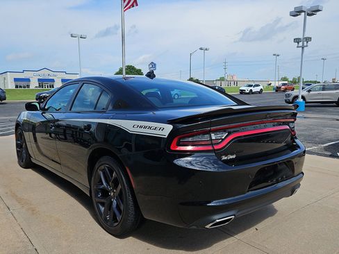 Used 2023 Dodge Charger SXT w/ Blacktop Package RWD image 3