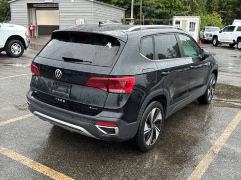 Used 2023 Volkswagen Taos SE w/ Panoramic Sunroof Package AWD/4WD image 2