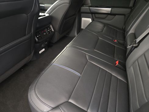 Used 2026 Ford F450 Platinum w/ FX4 Off-Road Package AWD/4WD image 29