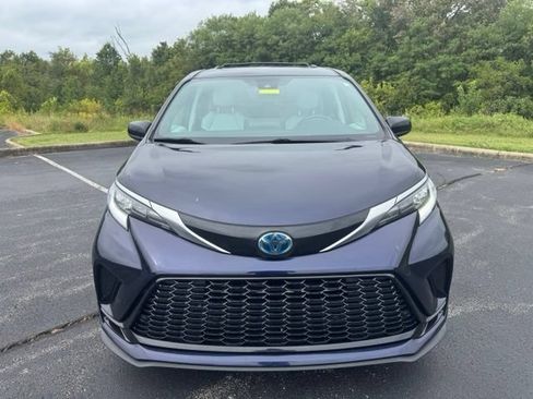 Used 2023 Toyota Sienna XSE w/ XSE Plus Package FWD image 7