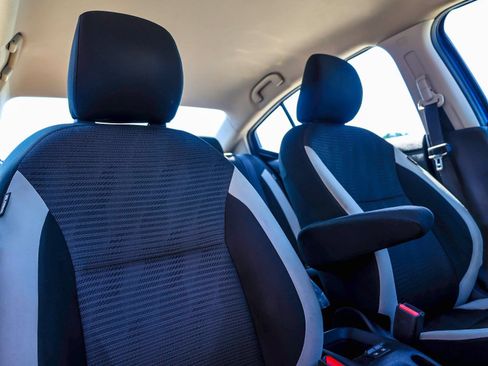 Used 2020 Nissan Versa SV FWD image 9