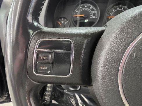 Used 2016 Jeep Patriot High Altitude FWD image 17