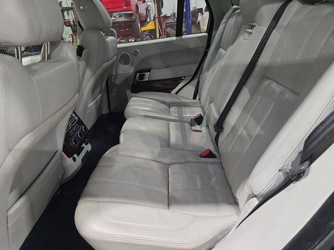 Used 2016 Land Rover Range Rover HSE image 15
