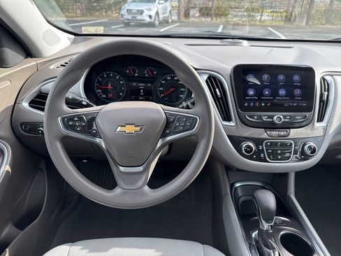 Used 2025 Chevrolet Malibu LT image 13