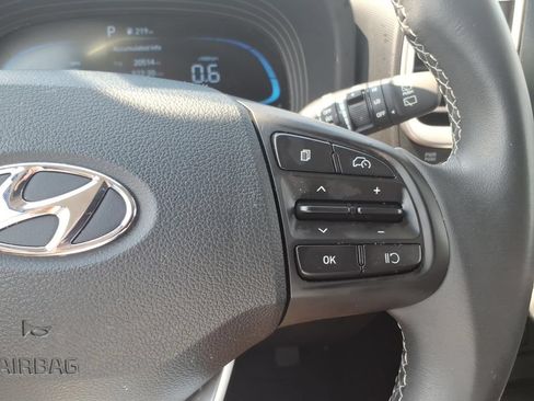 Used 2025 Hyundai Venue SEL FWD image 21