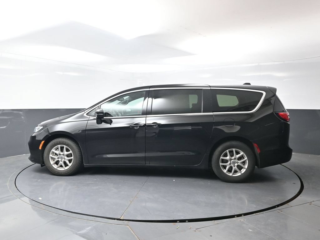 Used 2025 Chrysler Pacifica Select FWD image 6
