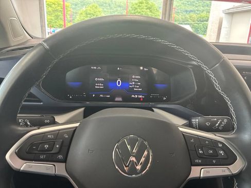 Used 2023 Volkswagen Taos SE w/ Panoramic Sunroof Package AWD/4WD image 36