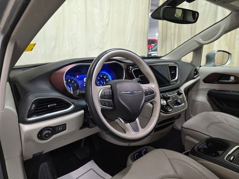 Used 2020 Chrysler Pacifica Limited image 15