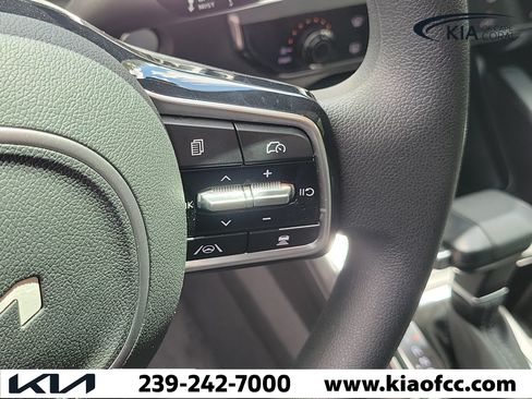 Certified 2025 Kia Sorento LX FWD image 27