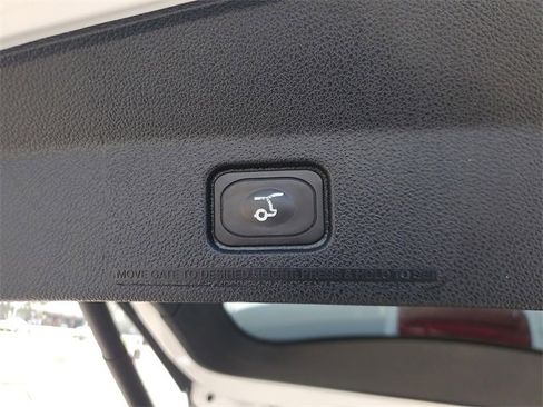 Used 2017 Ford Explorer XLT w/ Equipment Group 202A image 7