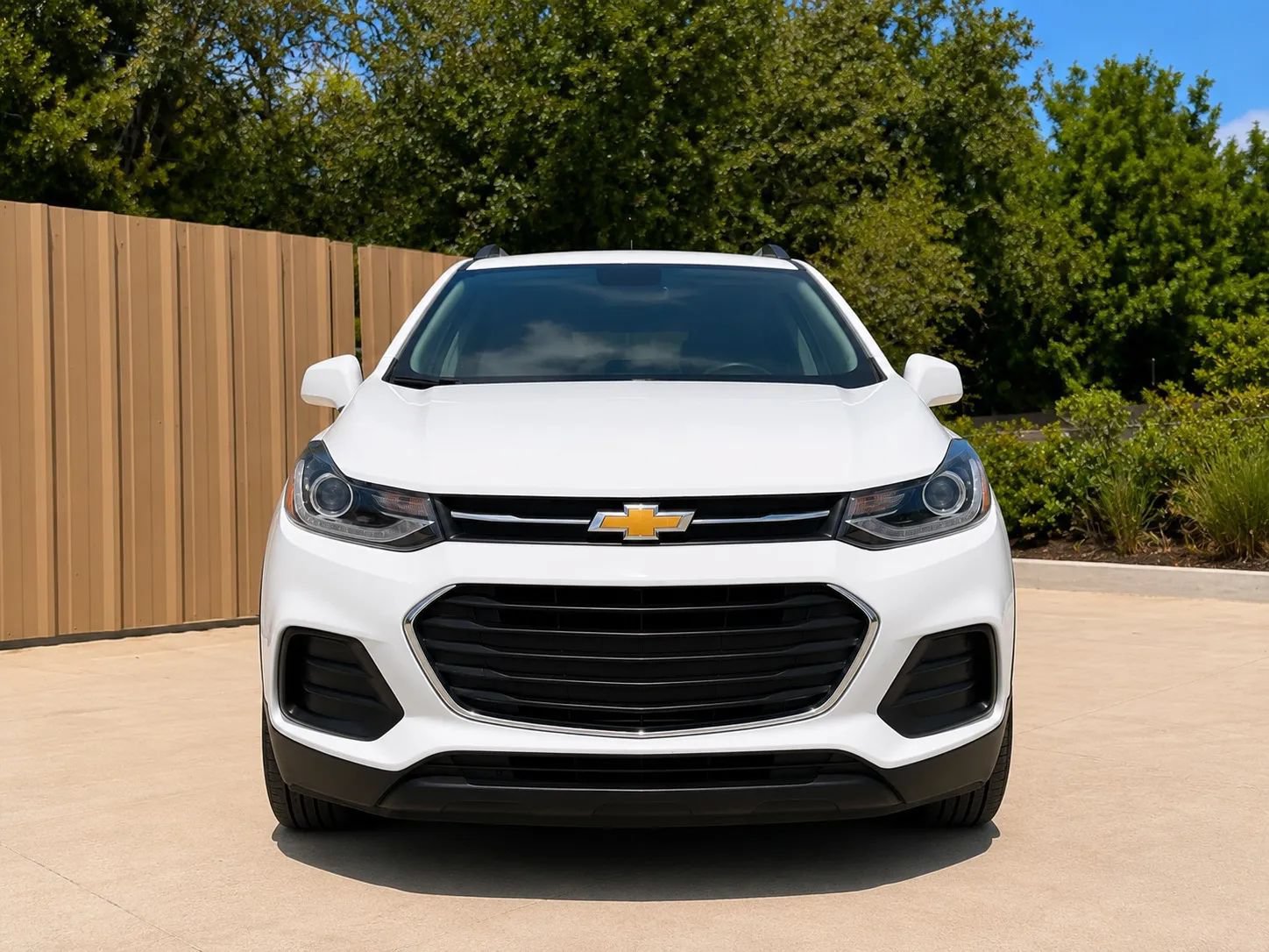 Used 2020 Chevrolet Trax LT w/ LT Convenience Package FWD image 2