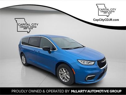 New 2026 Chrysler Pacifica Select