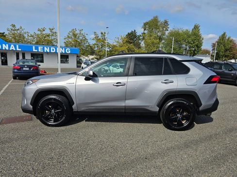Used 2021 Toyota RAV4 XLE AWD/4WD image 8