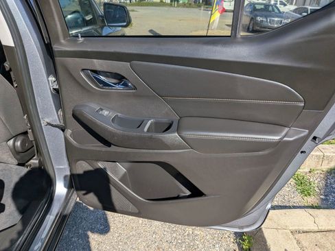 Used 2021 Chevrolet Traverse LS FWD image 36