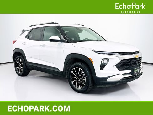 Used 2025 Chevrolet TrailBlazer LT image 1