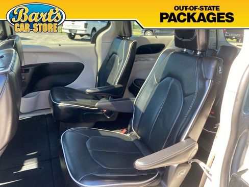 Used 2024 Chrysler Pacifica Limited FWD image 20