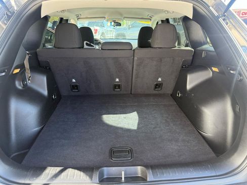 Used 2019 Jeep Cherokee Latitude w/ Popular Appearance Group AWD/4WD image 19